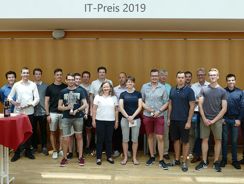 Gruppenfoto der Preisträger und Jury vom IT Preis der Stadt Innsbruck 2019